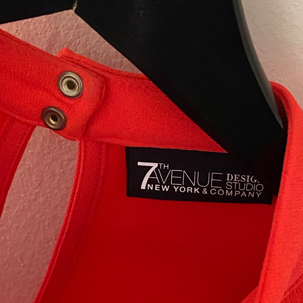 NYCO Blouse with Keyhole in front and back - Picture 3 of 4